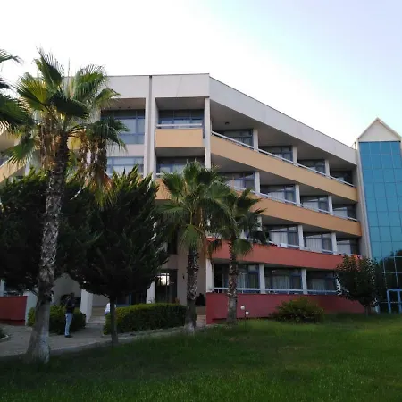 Yali Turizm Orsem * シダ